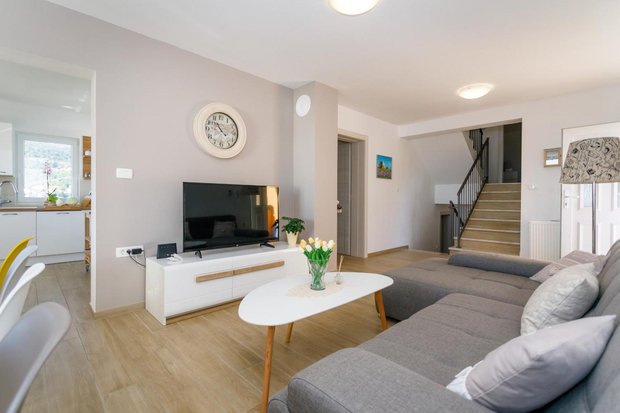Ivetta For 10 People Near With Sea View & Children Playground