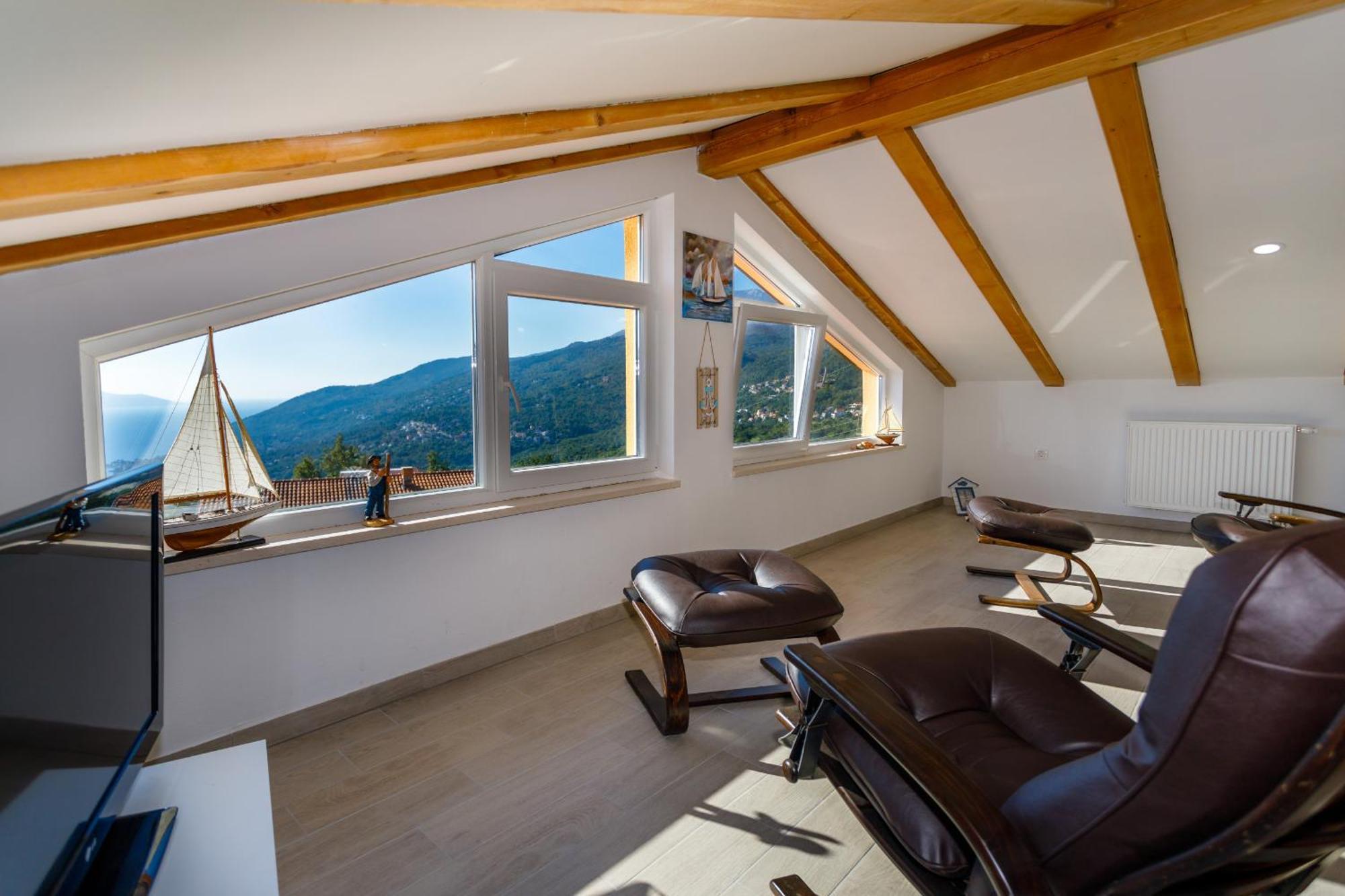Ivetta For 10 People Near With Sea View & Children Playground Vila Opatija