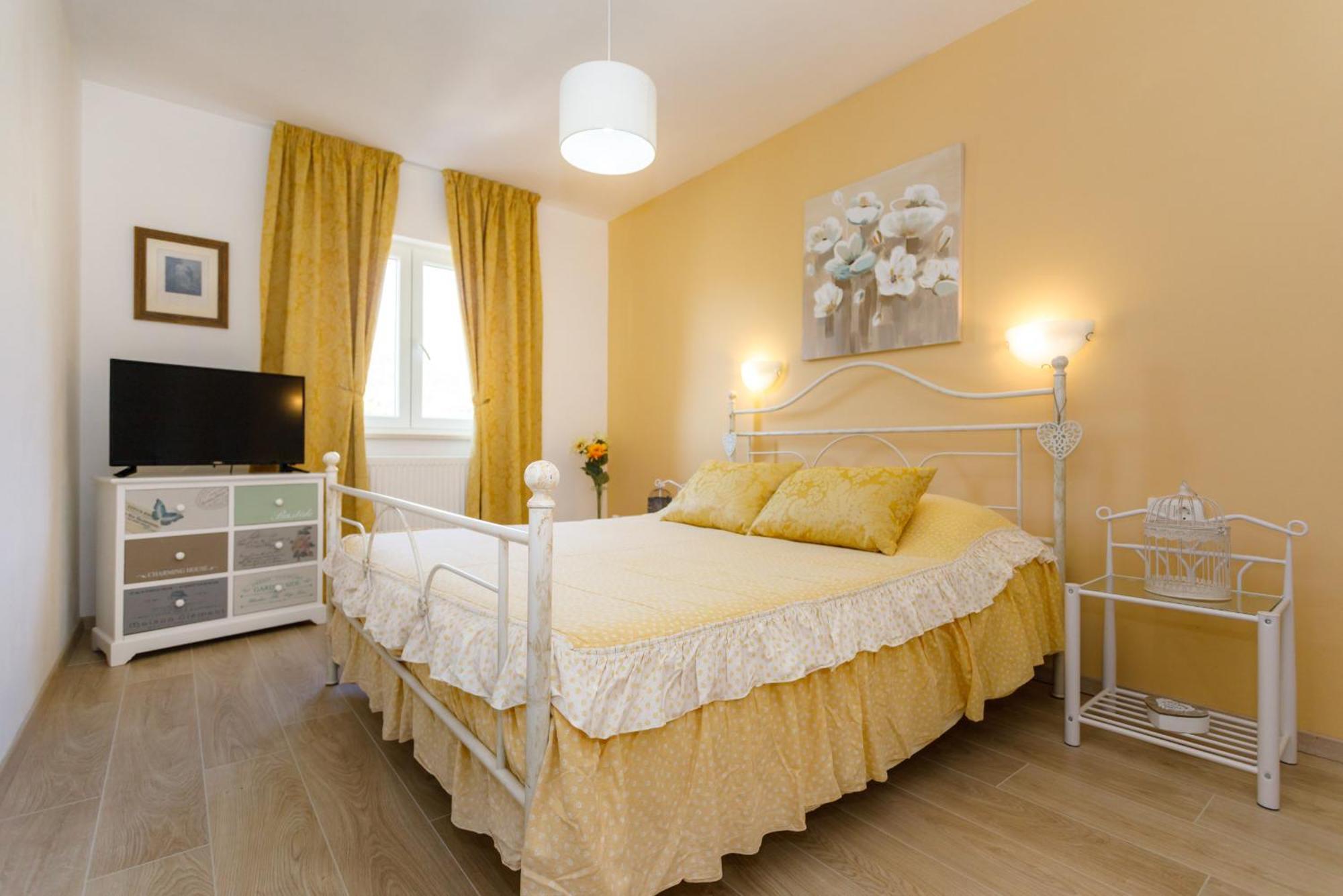 Vila Ivetta For 10 People Near With Sea View & Children Playground *