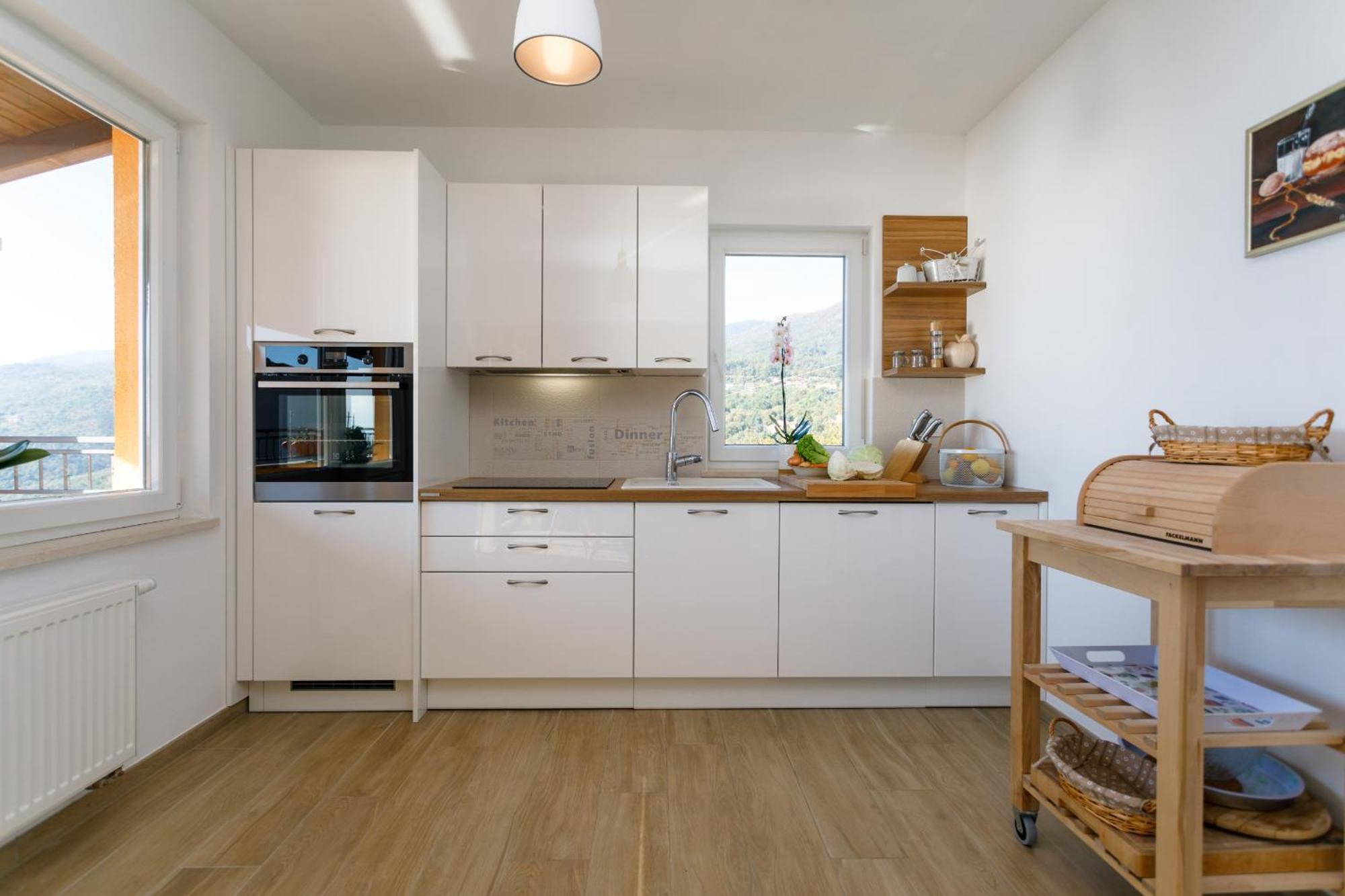Ivetta For 10 People Near With Sea View & Children Playground Vila Opatija