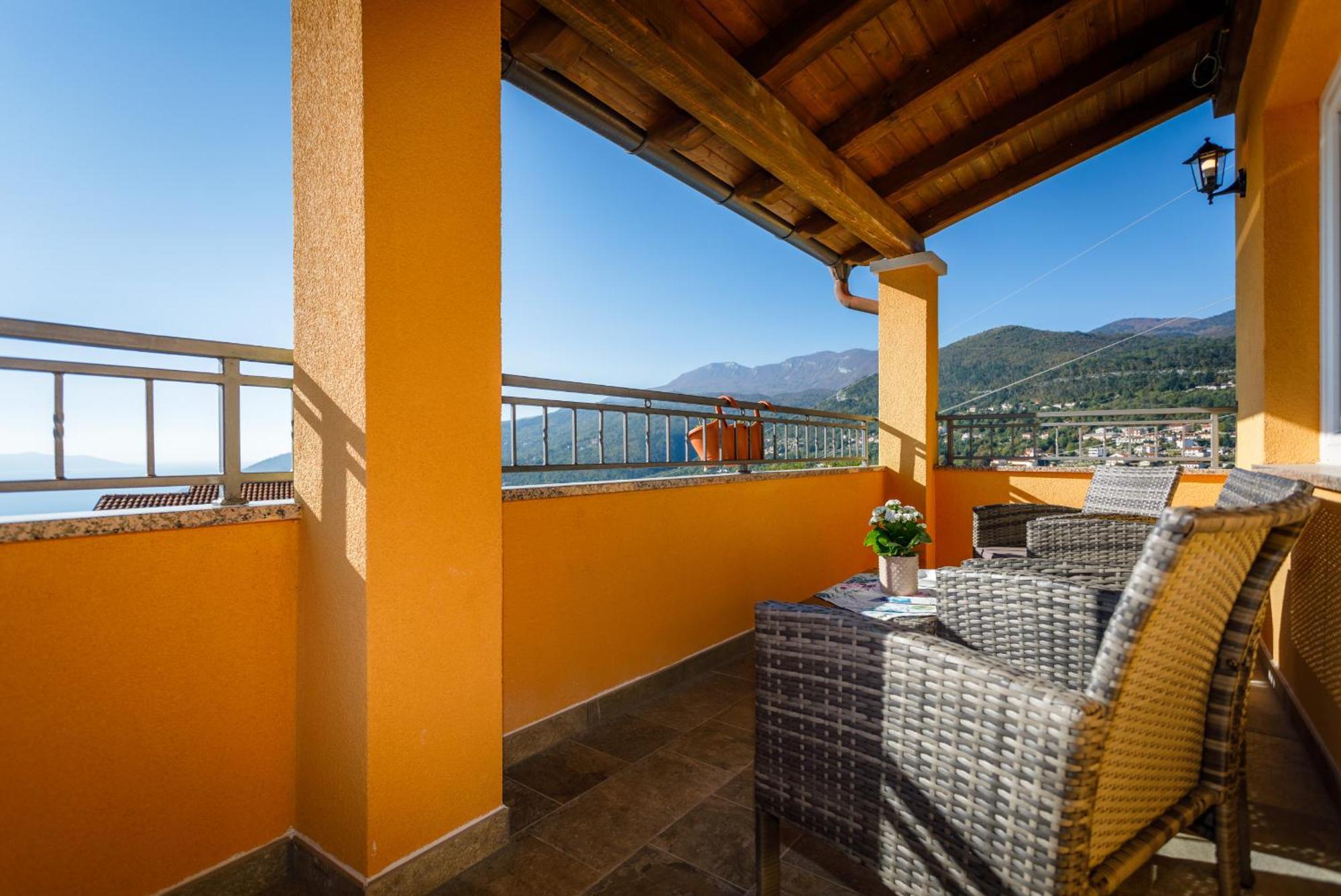 Ivetta For 10 People Near With Sea View & Children Playground *