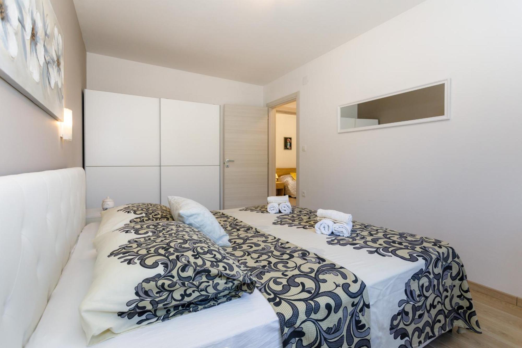 Ivetta For 10 People Near With Sea View & Children Playground